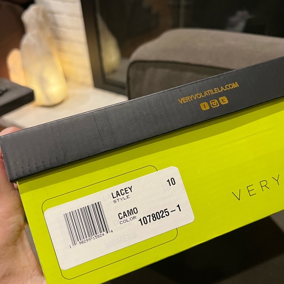 Vegan Very Volatile Camouflage Boots Booties 10 - Picture 4 of 6